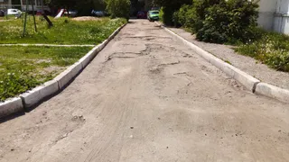 В ямку - бух! Рязанка пожаловалась на состояние дороги на Мехзавода