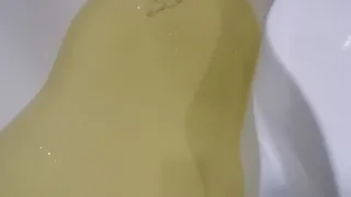 В Александро-Невском районе из кранов течет желтая вода