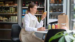 Поможет снять похмелье и стресс: этот сок очень полезен даже покупной