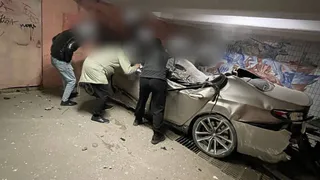 В Пензе «BMW» улетела в подземный пешеходный переход
