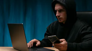 ВТБ предупреждает: мошенники просят обновлять банковские приложения