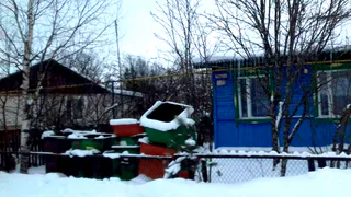 Народное фото: в деревне Молькино мусорные баки убрали за забор