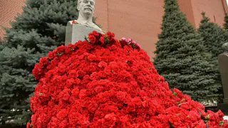 Две гвоздики для товарища Сталина