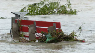 "Затопит всех": синоптики предупредили — нас захлестнут экстремальные дожди и бури. Названа точная дата