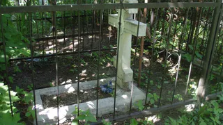 На кладбищенской тропинке на рязанку напал извращенец с толстой свечкой