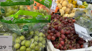 Эта ягода — самая вредная: а мы покупаем ее как лакомство, еще и уговариваем детей есть