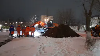 Во Владимире у гостиницы "Золотое кольцо" прорвало трубу