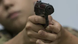 На снежной горке в Сураже подросток устроил стрельбу из пистолета