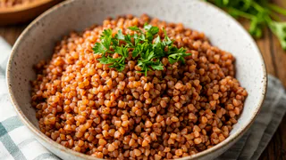 Всю жизнь варили гречку неправильно: повара сначала «поджаривают» крупу, и теперь понятно, почему их блюда такие вкусные