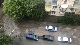 "Детей доносят до больницы на руках". Рязанец жалуется на разбитую дорогу