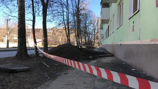 Ловушка на Затинной: в фонде капремонта утверждают, что яма была огорожена