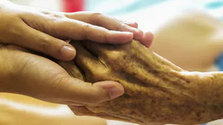 Для тех, у кого есть пожилые родители: стихотворение Дементьева до слёз