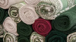 Старые полотенца больше не выкидываю, а коплю: вот как использую их в хозяйстве