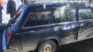 На Куйбышевском шоссе столкнулись "четверка" и грузовик, пострадал ребенок