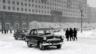 Почему весной советские дороги не посыпали едкими реагентами, а проблем не было: объясняю простыми словами - и в этом был смысл