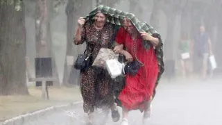 Тропические ливни продолжают поливать Россию