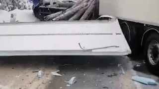 Смертельная авария под Сыктывкаром: в столкновении двух грузовиков погиб мужчина