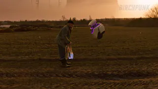 В кибердеревню прилетел инспектор: новый ролик про сельскую жизнь в стиле киберпанк