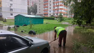 Городские службы устраняют последствия ливня в Рязани
