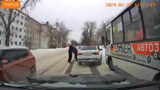 В Коврове водитель легковушки избил водителя автобуса