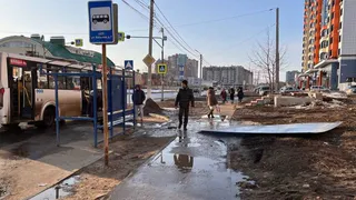 Крыша слетела с остановочного павильона в Рязани