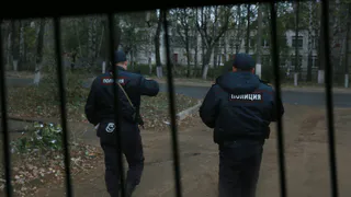 Средь бела дня: полиция задержала 22-летнего воришку, укравшего у таксиста мобильник