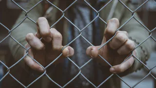 В Ряжском районе мужчина нашел заросли конопли. Его счастье было недолгим.