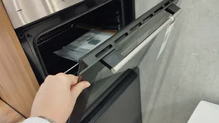 Кидаю 10 граммов в противень — и духовка стала как новая: ни закаменелого нагара, ни векового жира — классный совет