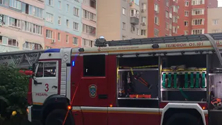 На седьмом этаже: в рязанском доме на Шевченко загорелась квартира