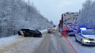 В Коми после поездки на такси пассажирка оказалась в больнице: машина врезалась в лесовоз