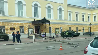 На улице Семинарской в Рязани около Музея истории ВДВ 5 апреля рухнули два столба