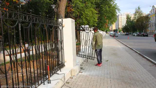 Финальный этап: подрядчик заканчивает благоустройство Наташкиного парка