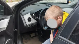 Прилег отдохнуть: в Рязани мужчина заснул в чужой машине