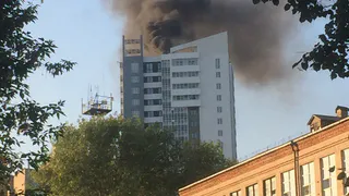Видео. На улице Островского загорелся 27-этажный дом