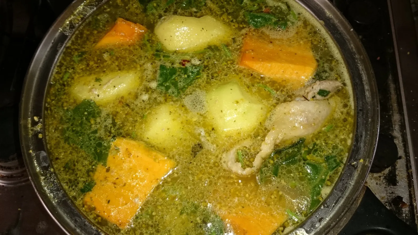 Никогда не сливаю первую воду с бульона: весь вкус и крепость остается в супе - наваристость зашкаливает