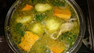 Никогда не сливаю первую воду с бульона: весь вкус и крепость остается в супе - наваристость зашкаливает