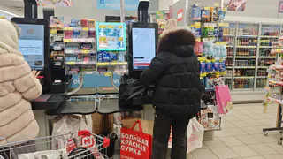 Почему "Магнитам" и "Пятерочкам" выгодны кассы самообслуживания, если на них проще воровать? И в чем подвох для покупателей