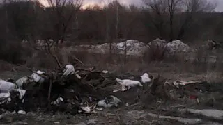 Жалоба от читателя: тонны строительного мусора возле кладбища