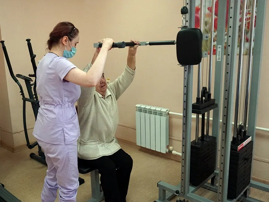 Разработчик уникальных авторских тренажеров подарил свои изобретения НЦРМБ