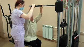 Разработчик уникальных авторских тренажеров подарил свои изобретения НЦРМБ