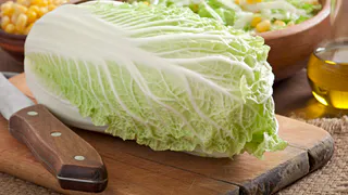 Берем «пекинку» и еще 4 ингредиента — получаем восхитительный салат: отличный вариант для 8 марта и без варки