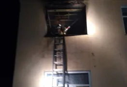 На пожаре в жилом доме в Рыбном пострадал 35-летний мужчина