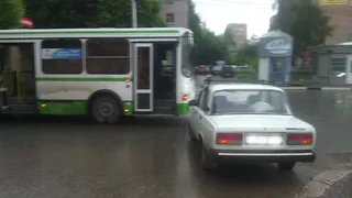 Трехлетняя девочка разбила лицо из-за резкой остановки автобуса