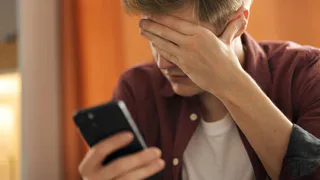 Просьба зарядить телефон обернулась для молодого человека из Владимирской области материальной компенсацией