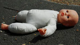 В Набережных Челнах девочку-младенца оставили возле мусорки