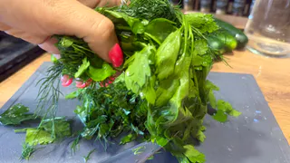 Увидела у подруги — теперь делаю банками: идея, которую обязательно стоит украсть