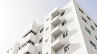 По оценкам экспертов, цены на жилую недвижимость могут упасть на 50% в концу года