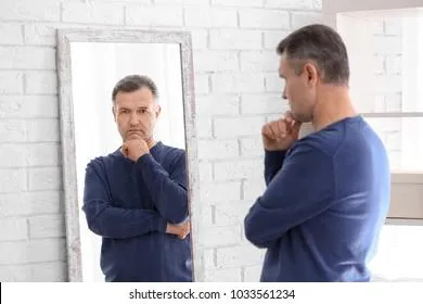 Может ли разбитое зеркало стать причиной проблем в жизни?