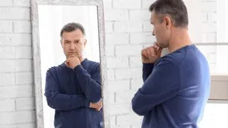 Может ли разбитое зеркало стать причиной проблем в жизни?