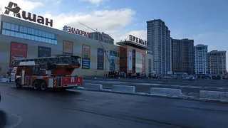 К ТРЦ «Премьер» утром 27 февраля прибыли пожарные машины